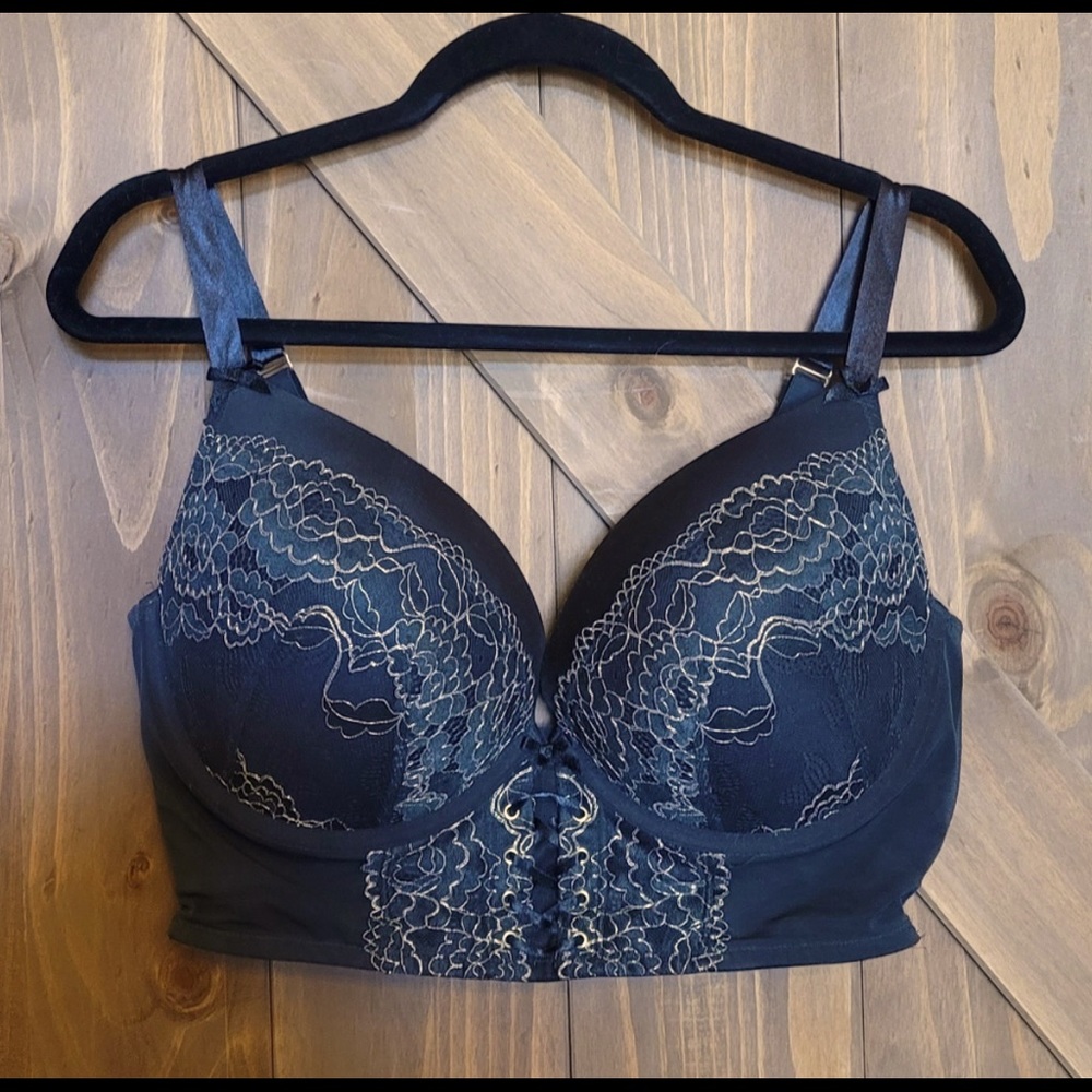 Cacique Sz 40DD Lace embroidered